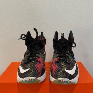 LeBron 13 ‘BHM’ basketball shoe